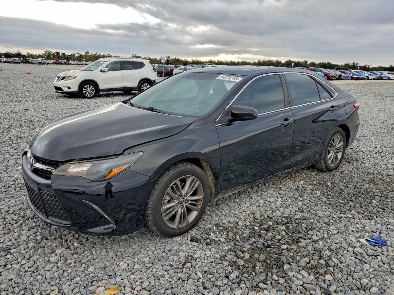 منظر 2015 TOYOTA CAMRY LE، زاوية 1