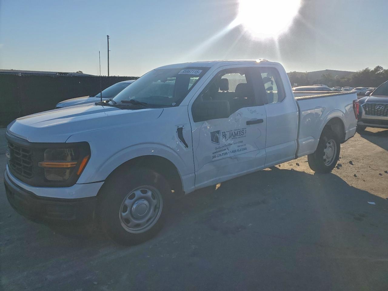 Vista de 2024 FORD F150 XL, ángulo 1