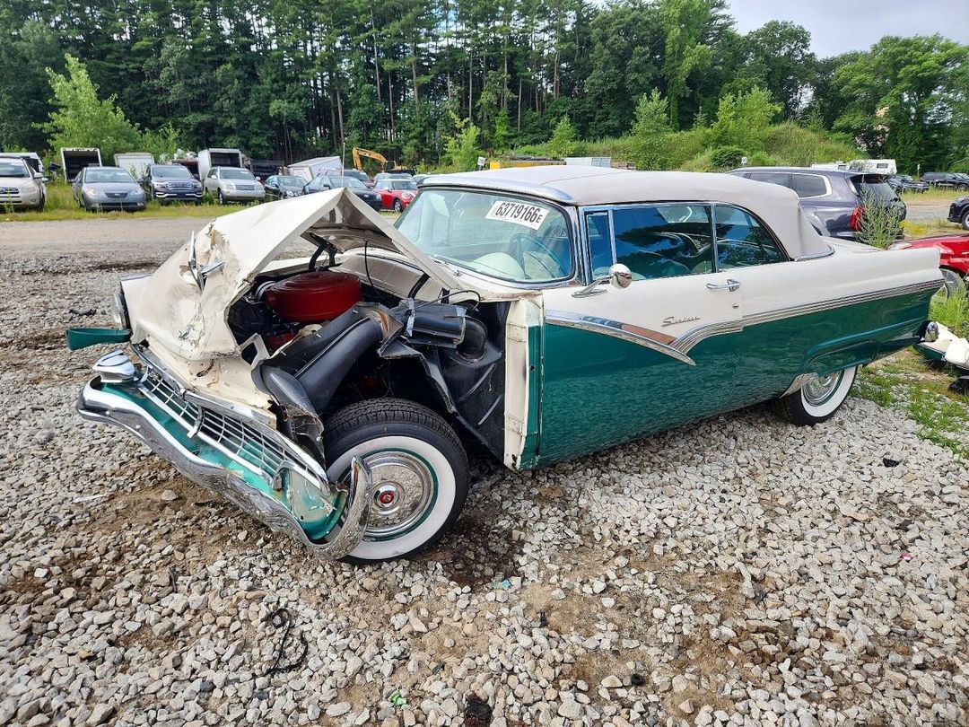 Vista de 1956 FORD FAIRLANE 500, ángulo 1