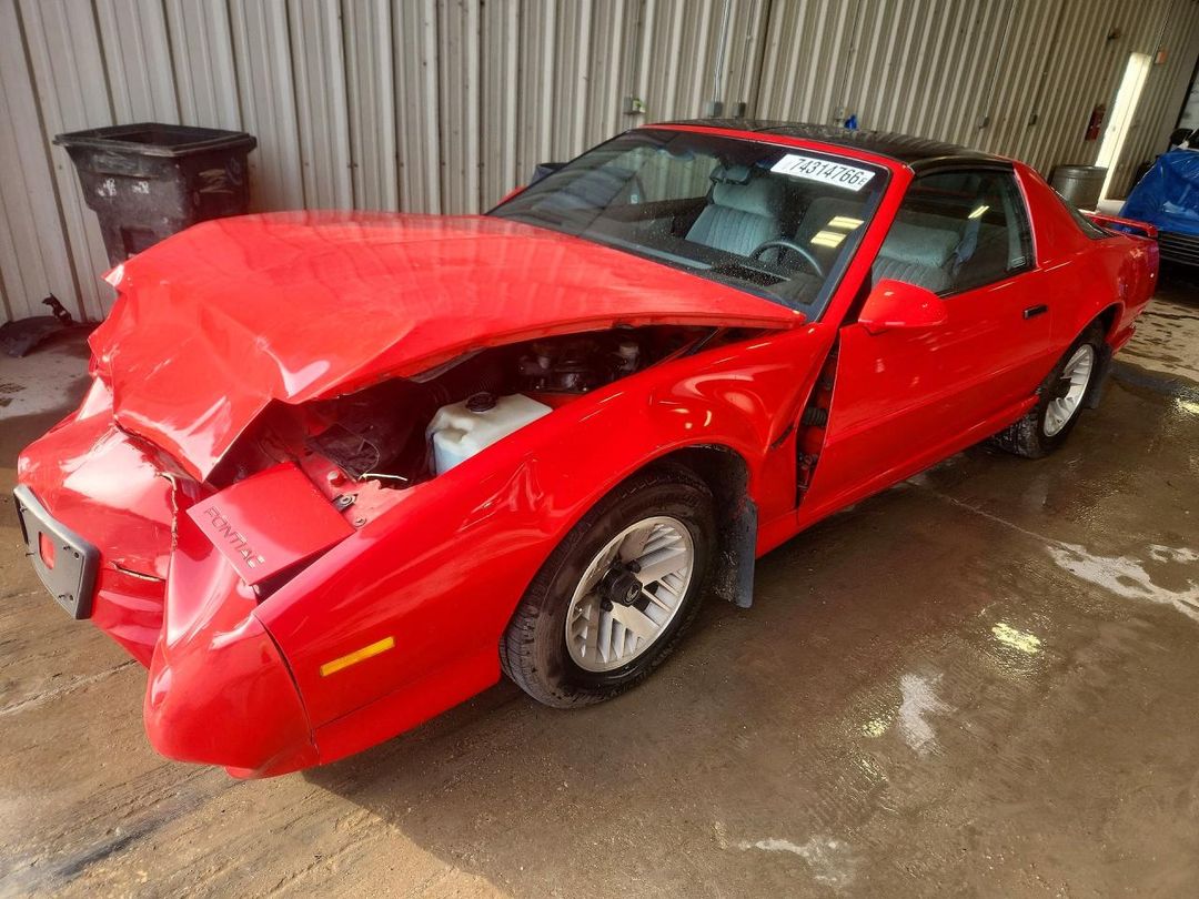 Vue de 1992 PONTIAC FIREBIRD BASE, angle 1