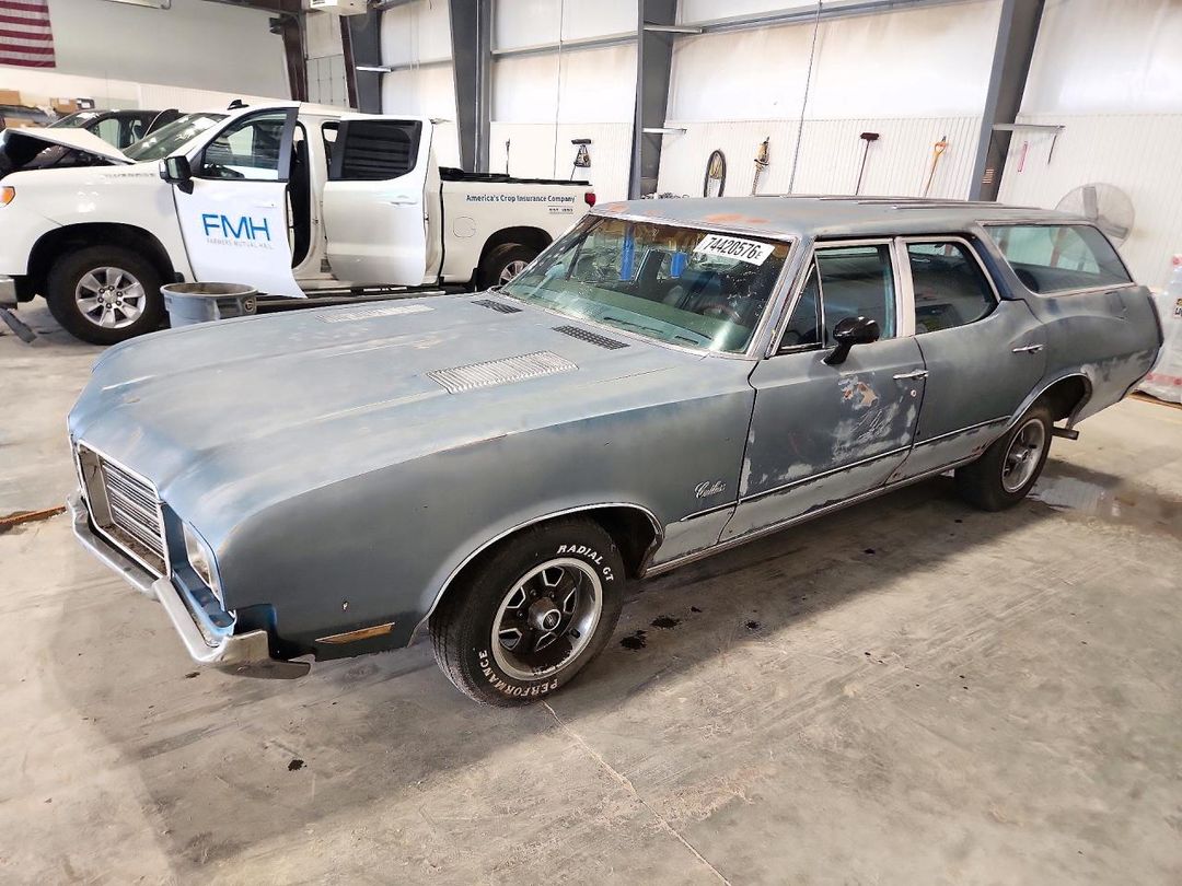 Vista de 1971 OLDSMOBILE CUTLASS, ángulo 1