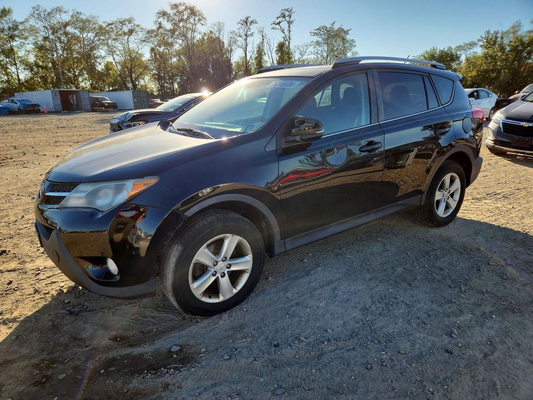 Vue de 2014 TOYOTA RAV4 XLE, angle 1