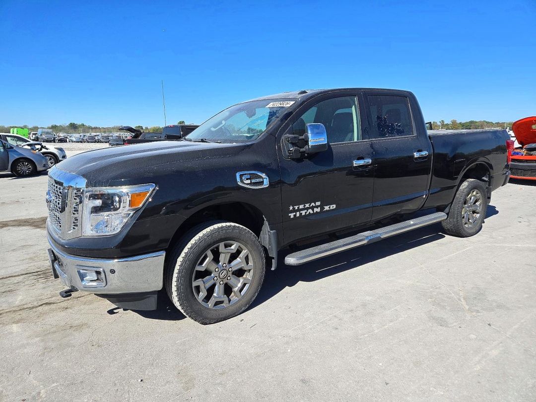 Vue de 2018 NISSAN TITAN XD SL, angle 1