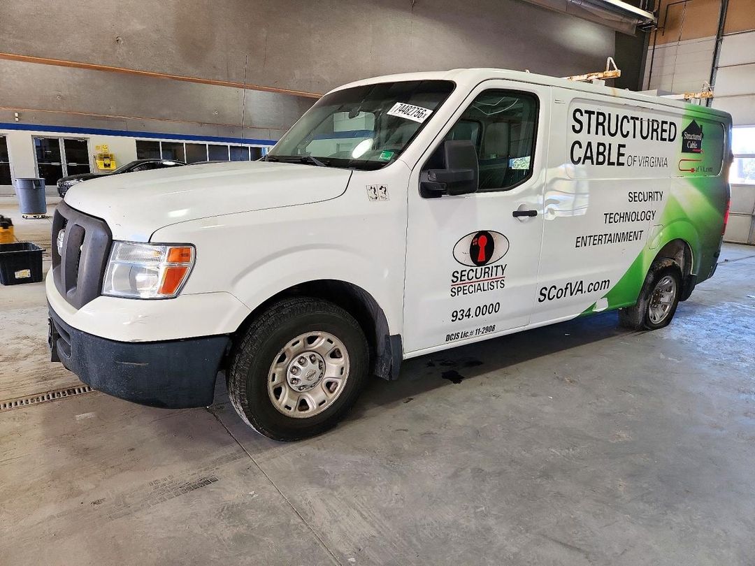 منظر 2015 NISSAN NV 1500 SV، زاوية 1