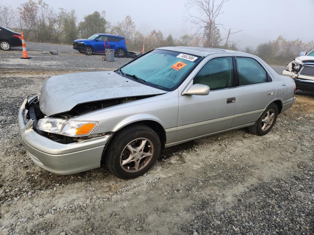 Вид 2001 TOYOTA CAMRY, угол 1