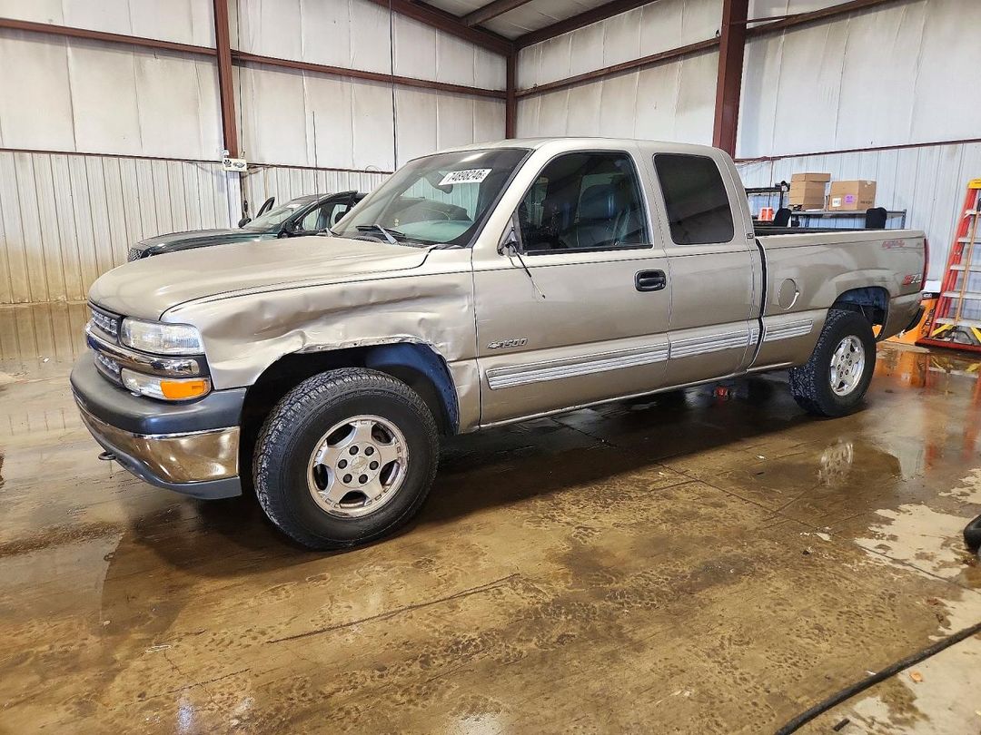 Vista de 2001 CHEVROLET SILVERADO K1500, ángulo 1
