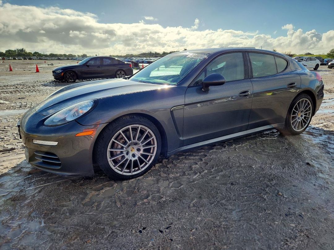 Vista de 2016 PORSCHE PANAMERA 2, ángulo 1