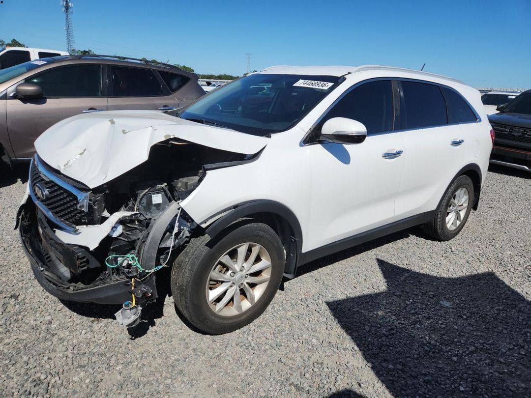Vista de 2017 KIA SORENTO LX, ángulo 1