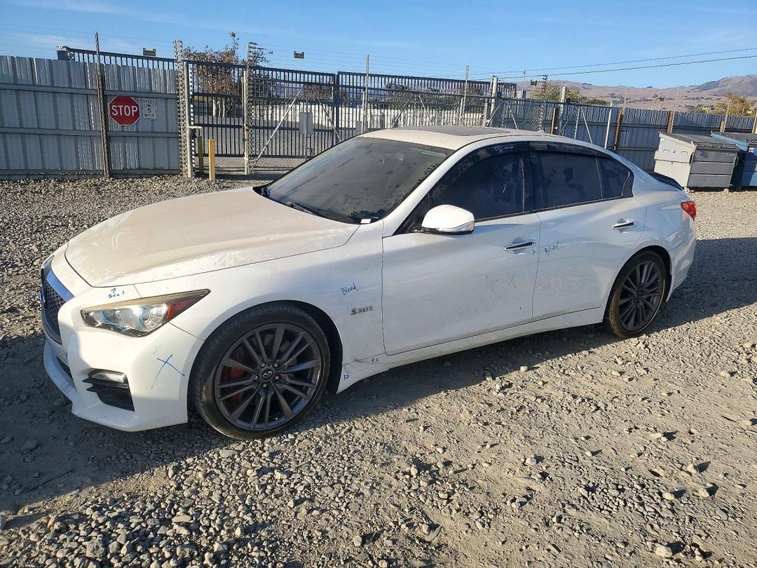 Vue de 2017 INFINITI Q50 RED SPORT 400, angle 1