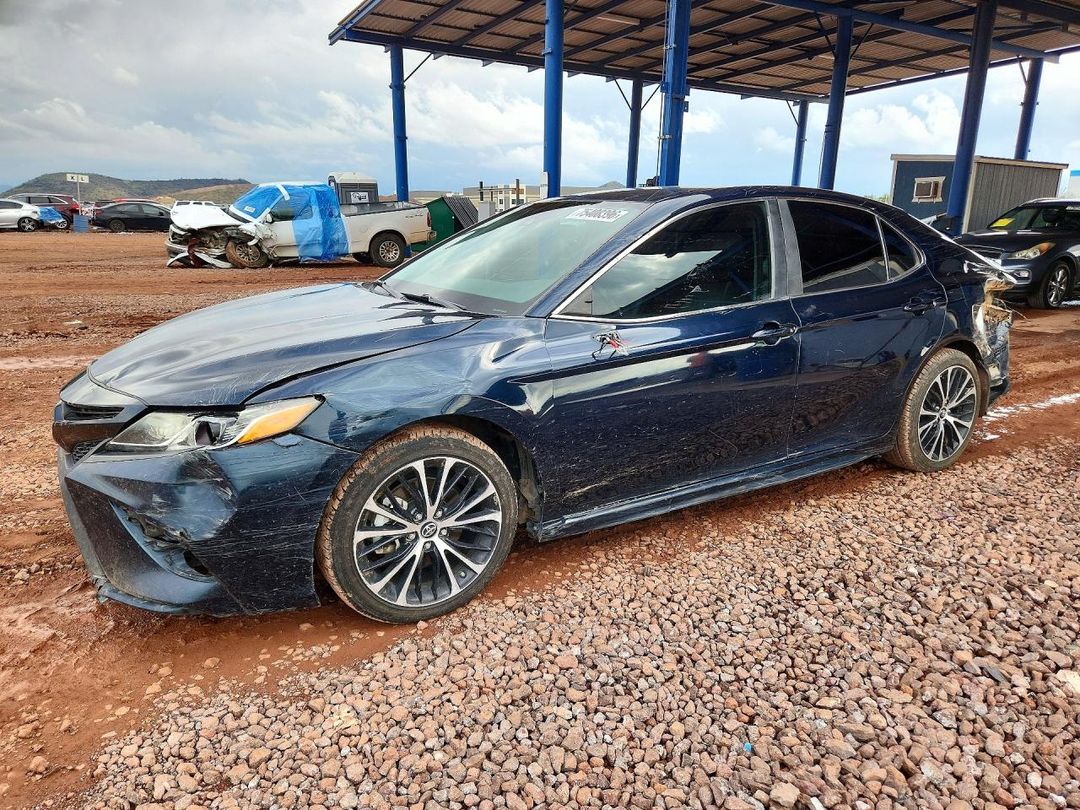 2019 TOYOTA CAMRY SE view, angle 1