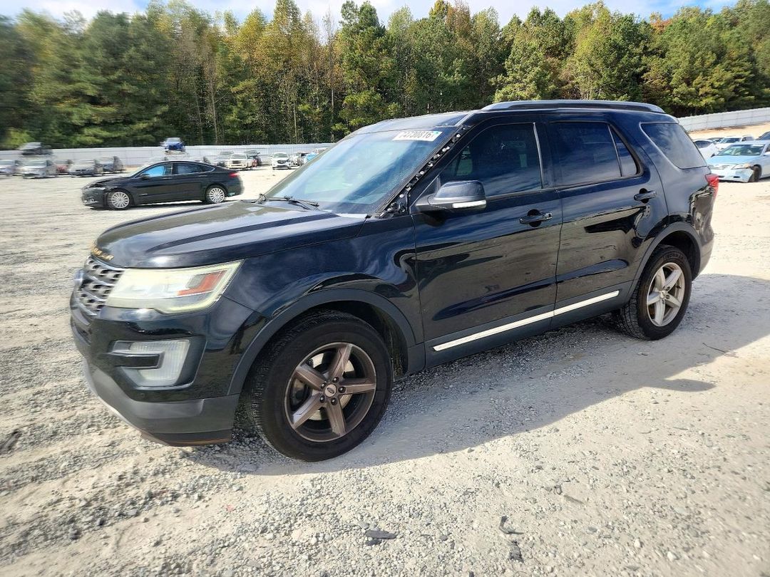 Vue de 2016 FORD EXPLORER XLT, angle 1