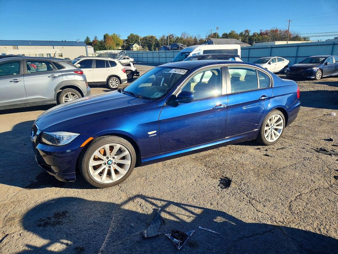 Vue de 2011 BMW 328 XI SULEV, angle 1