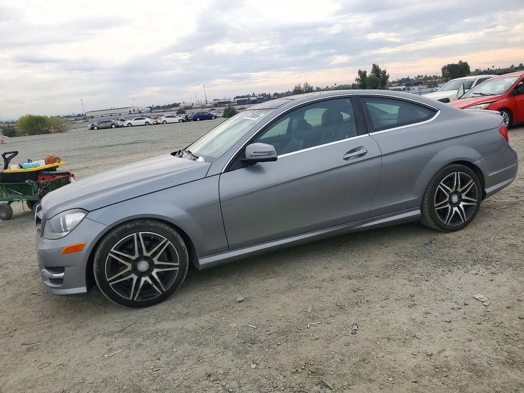 منظر 2014 MERCEDES-BENZ C 350، زاوية 1