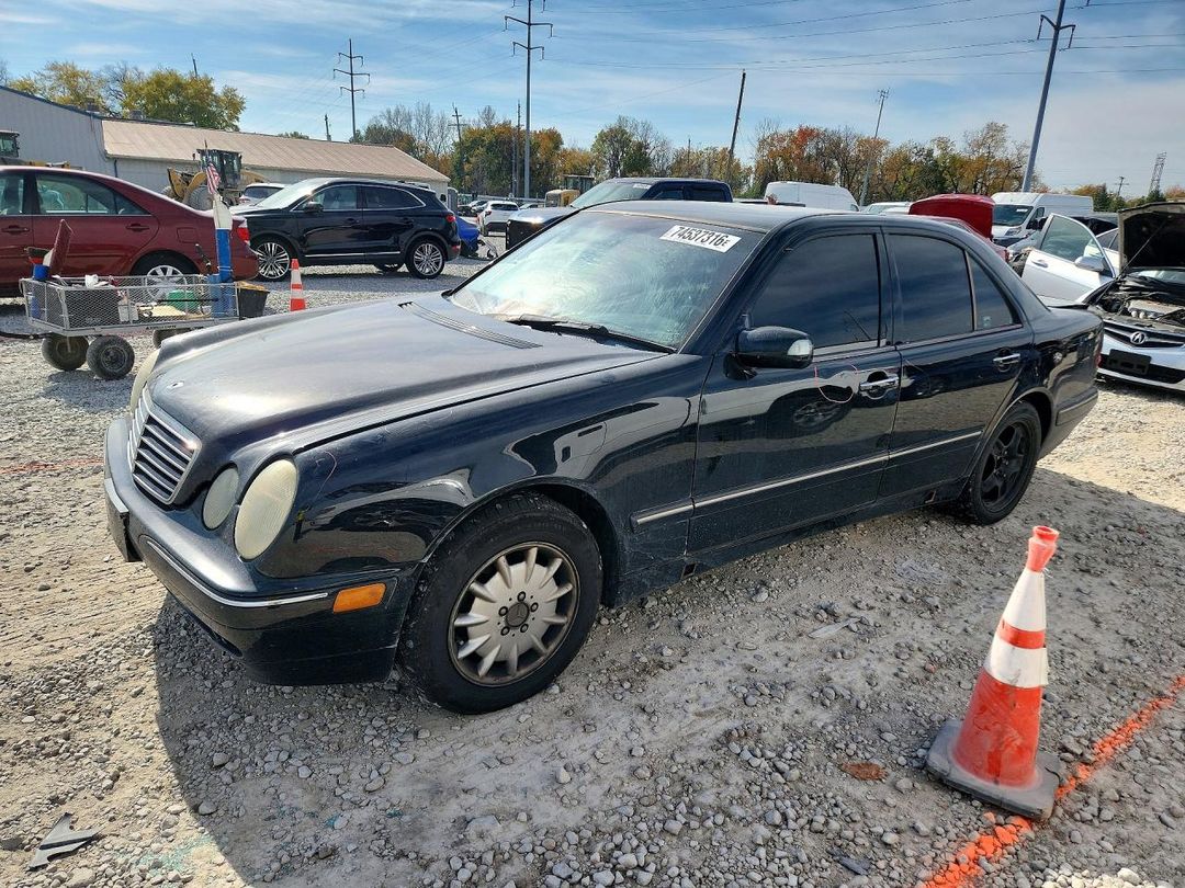 Vue de 2001 MERCEDES-BENZ E 320 4MATIC, angle 1