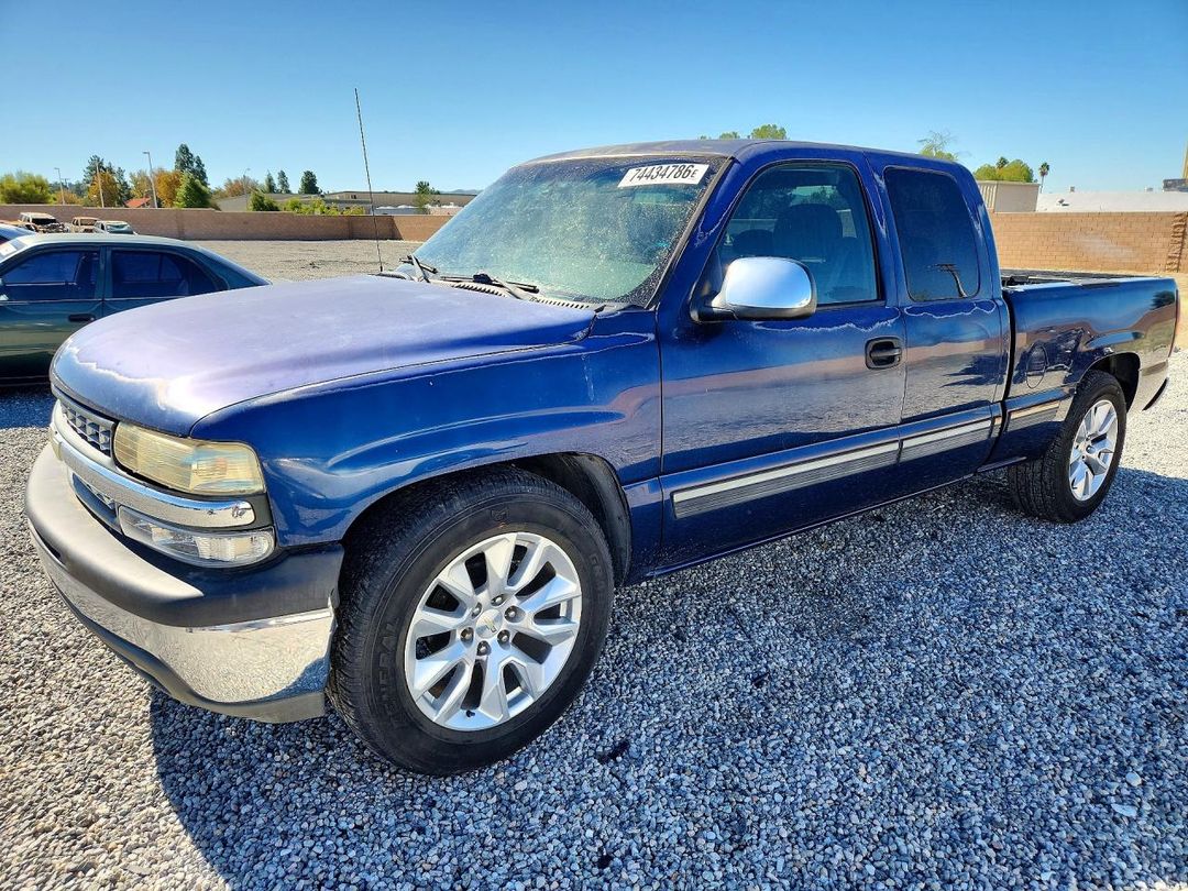 Вид 2001 CHEVROLET SILVERADO C1500, угол 1