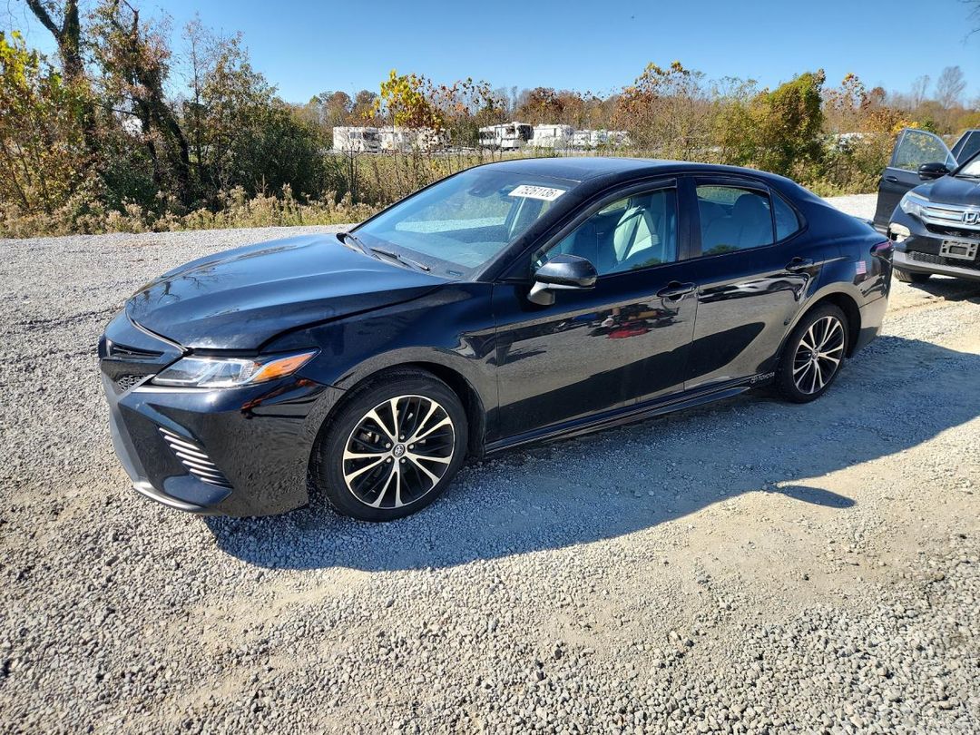 Вид 2018 TOYOTA CAMRY SE, угол 1