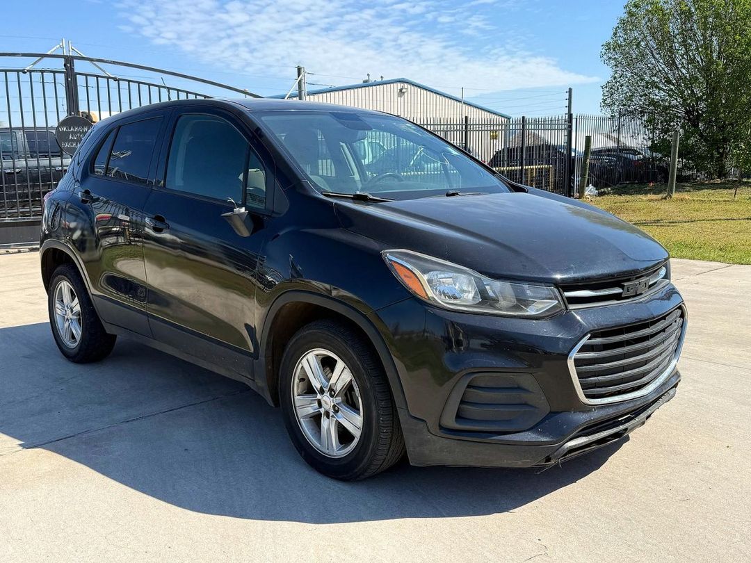 2020 CHEVROLET TRAX LS view, angle 1