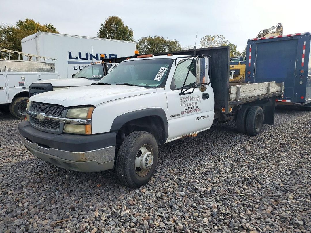Vue de 2003 CHEVROLET SILVERADO C3500, angle 1