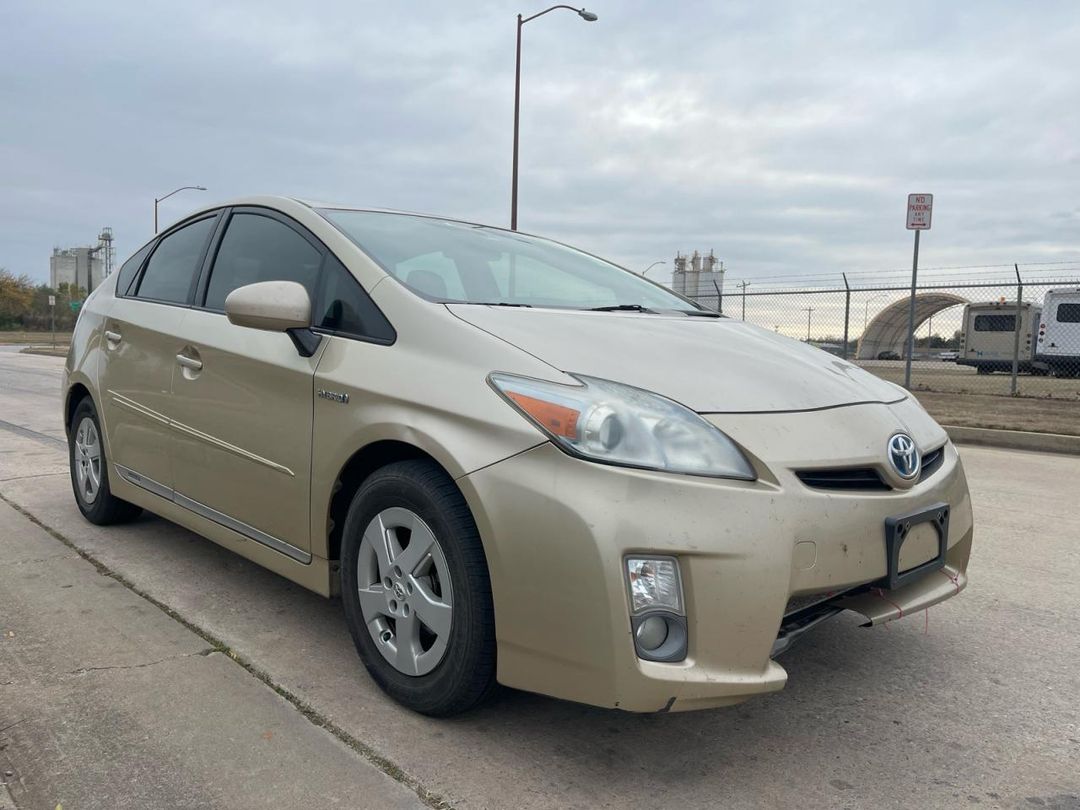 منظر 2011 TOYOTA PRIUS THREE، زاوية 1