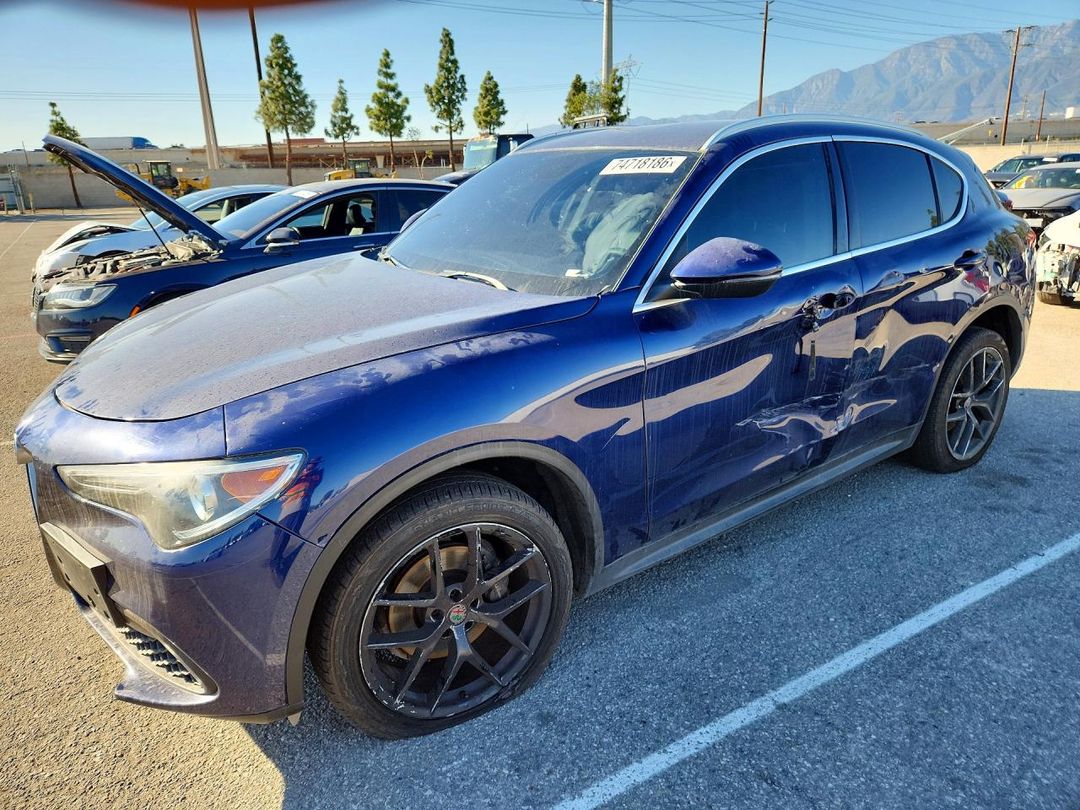 Vista de 2018 ALFA ROMEO STELVIO, ángulo 1