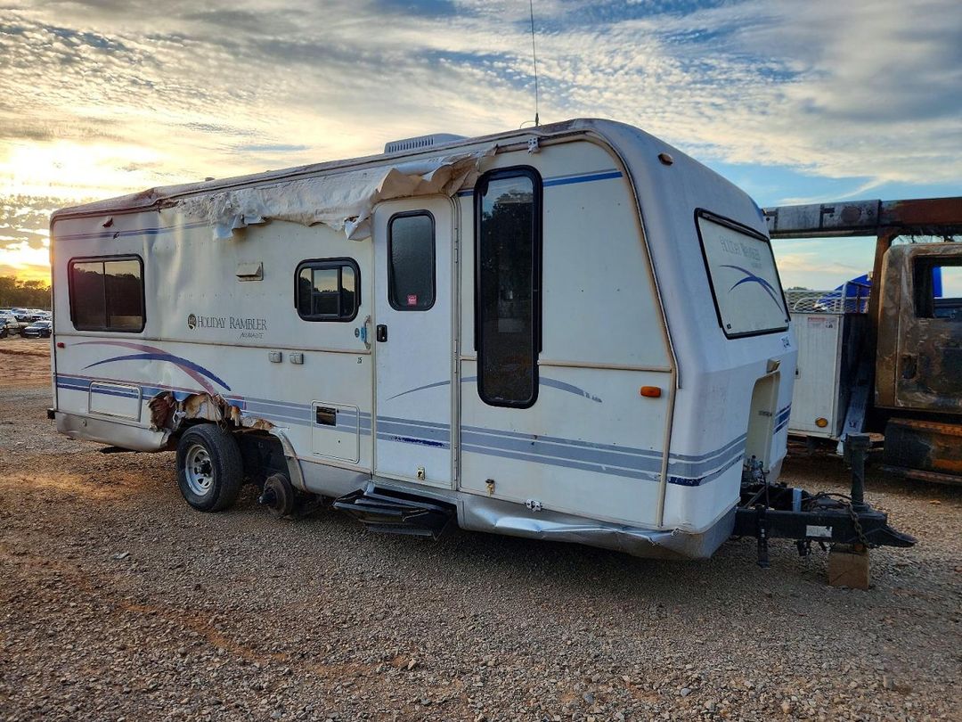 منظر 1996 HOLIDAY RAMBLER ALUMA-LITE CAMPER، زاوية 1