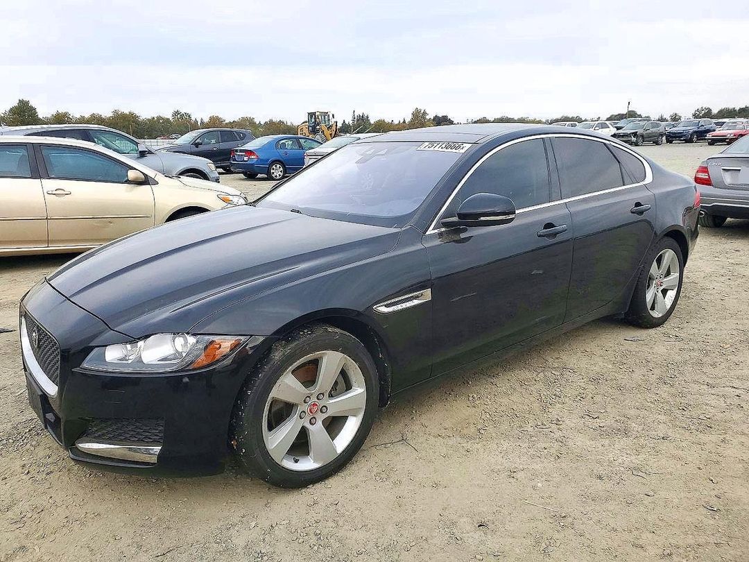 Vista de 2018 JAGUAR XF, ángulo 1