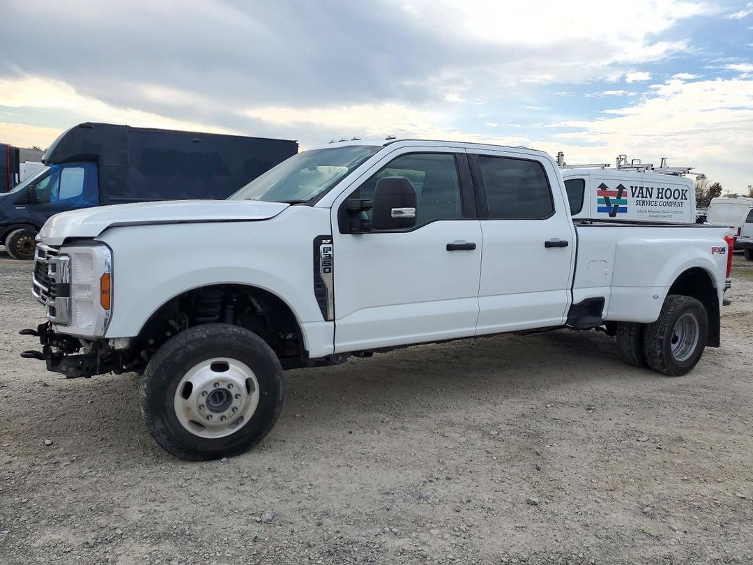 Vista de 2025 FORD F350 SUPER DUTY, ángulo 1