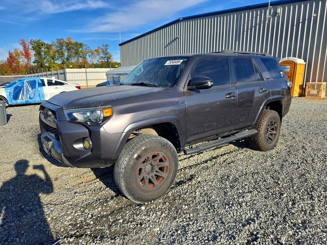Vue de 2015 TOYOTA 4RUNNER SR5 PREMIUM, angle 1