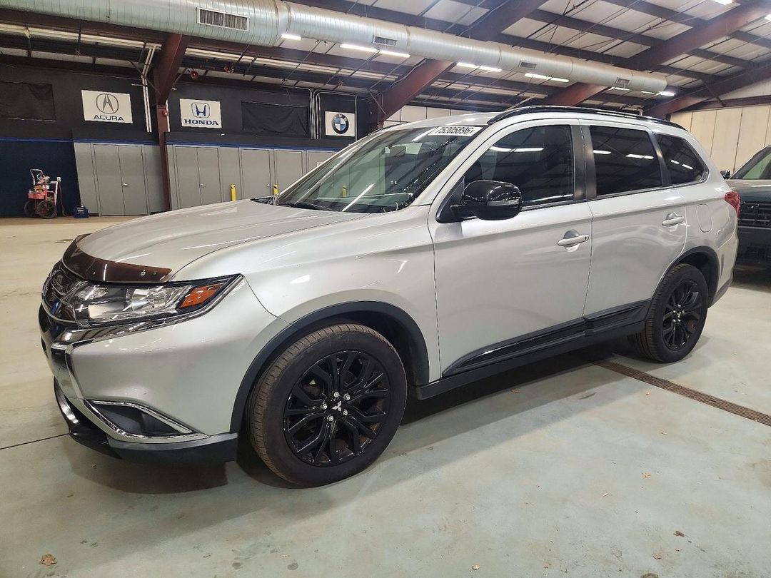 Vue de 2018 MITSUBISHI OUTLANDER SE, angle 1