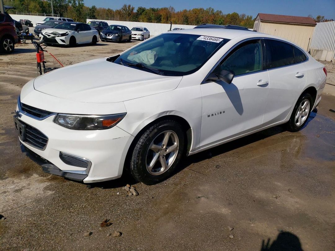 Vue de 2017 CHEVROLET MALIBU LS, angle 1