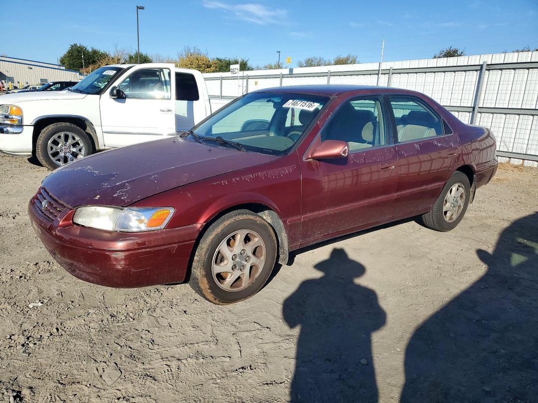 Vue de 1999 TOYOTA CAMRY LE V6, angle 1