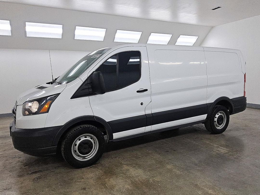 Vista de 2018 FORD TRANSIT T-150, ángulo 1