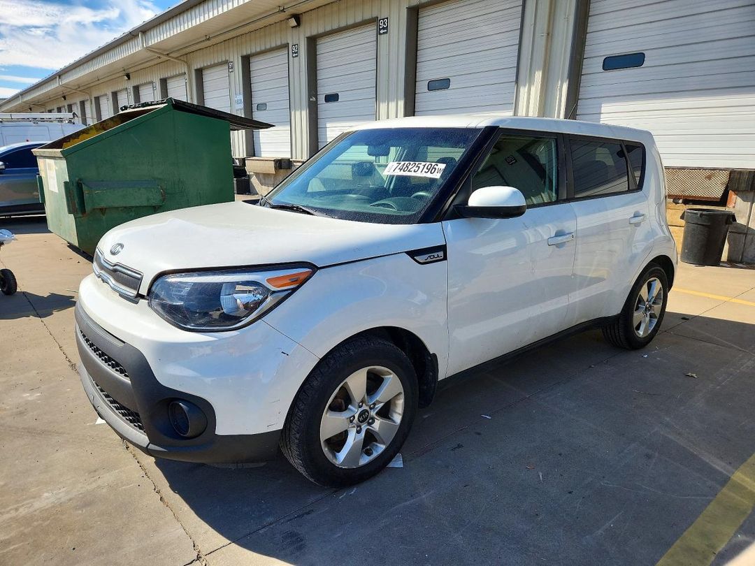 منظر 2019 KIA SOUL BASE، زاوية 1