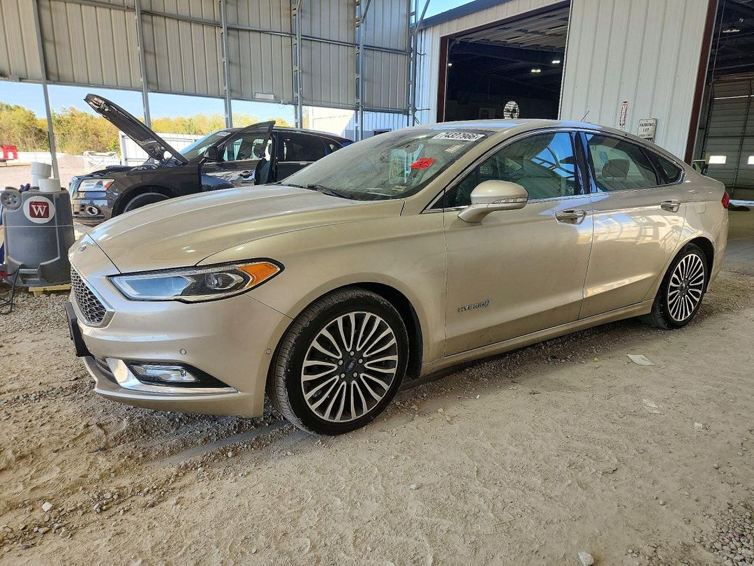 Вид 2017 FORD FUSION TITANIUM HEV, угол 1
