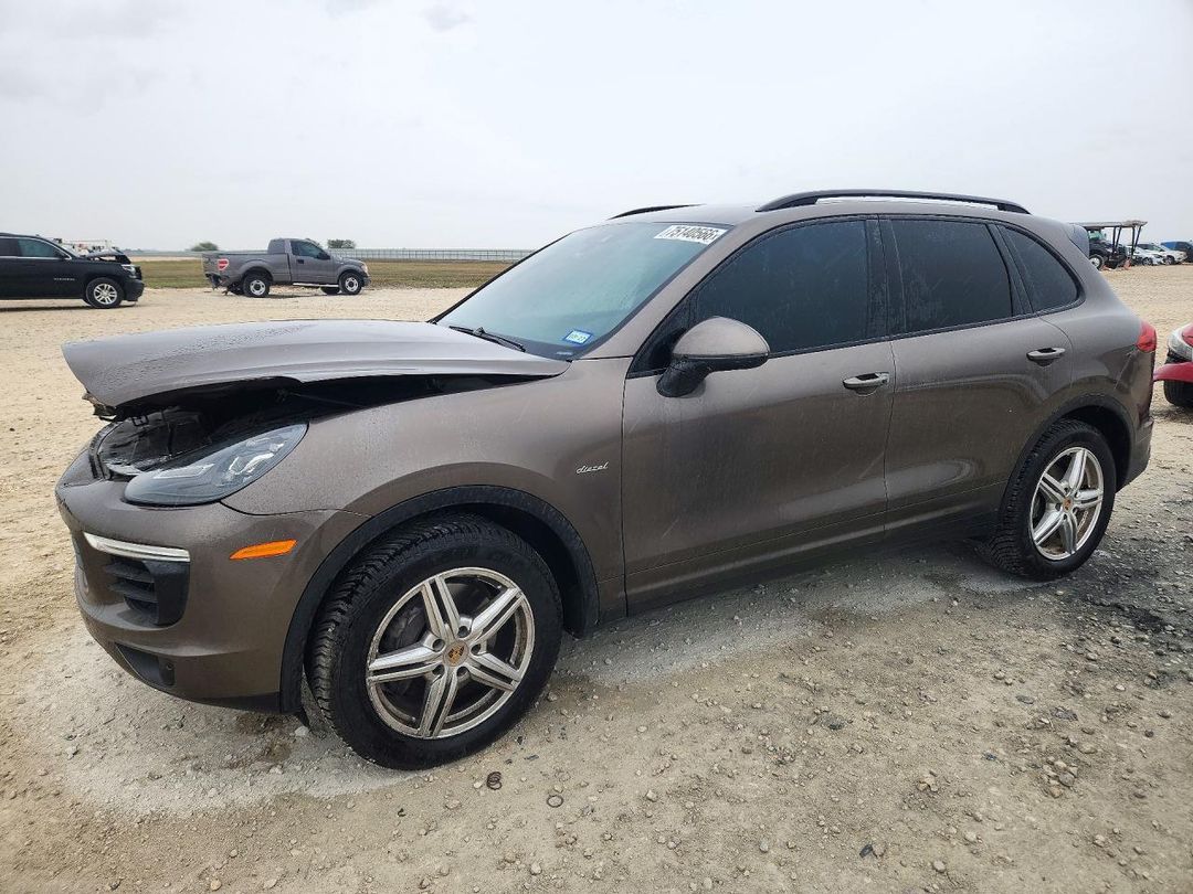 Vista de 2015 PORSCHE CAYENNE, ángulo 1