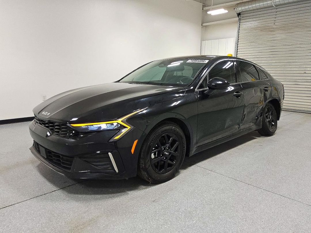 منظر 2025 KIA K5 LXS، زاوية 1