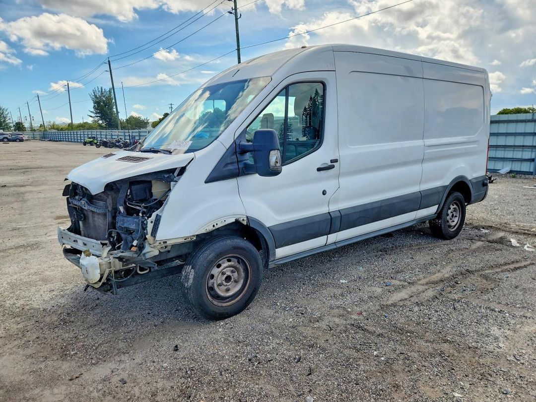 Vue de 2015 FORD TRANSIT T- - DELIVERY VAN, angle 1