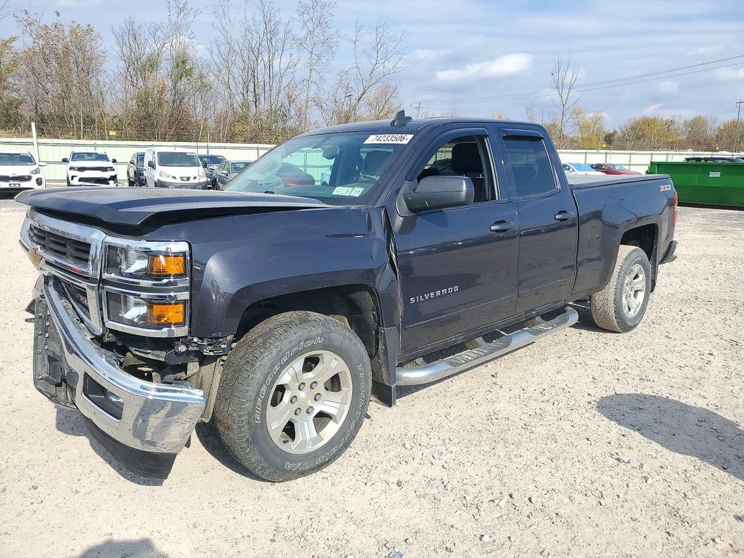 Vue de 2015 CHEVROLET SILVERADO K1500 LT, angle 1