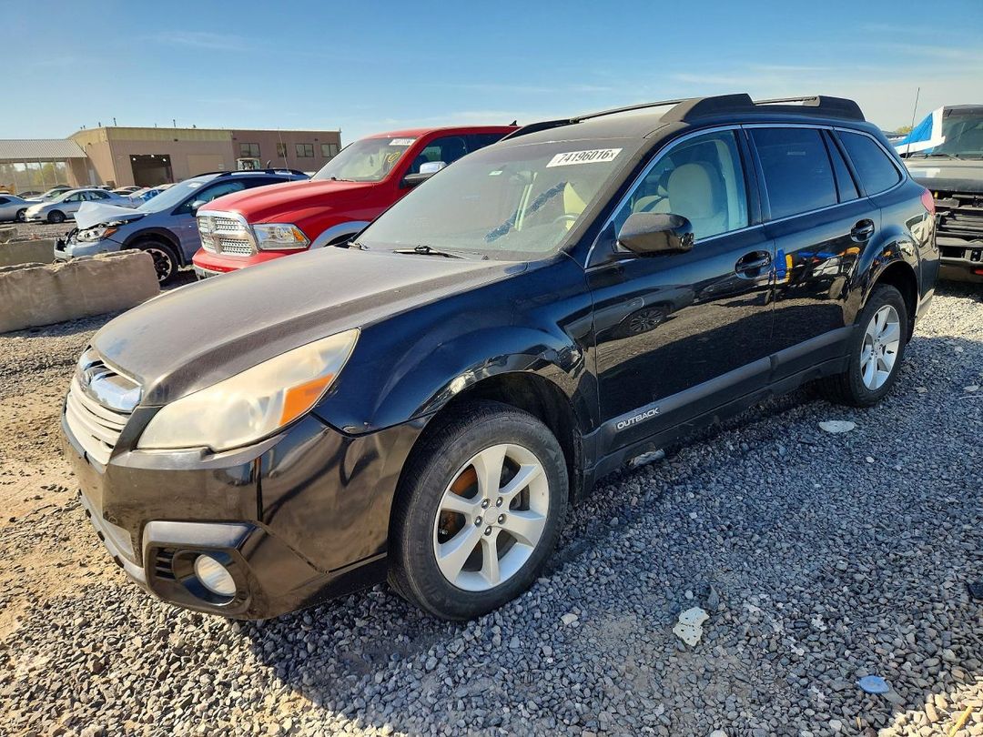 Vue de 2013 SUBARU OUTBACK 2.5I PREMIUM, angle 1