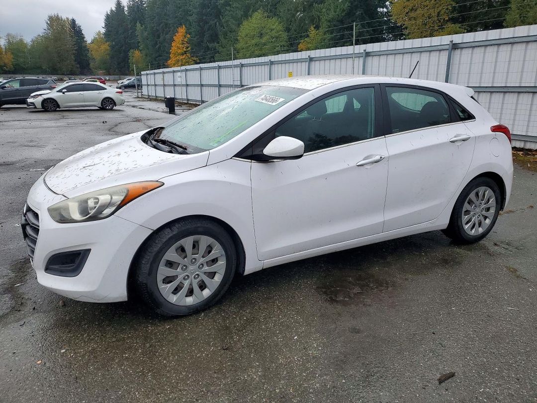 2016 HYUNDAI ELANTRA GT BASE view, angle 1