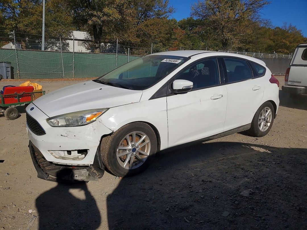 Vue de 2016 FORD FOCUS SE, angle 1