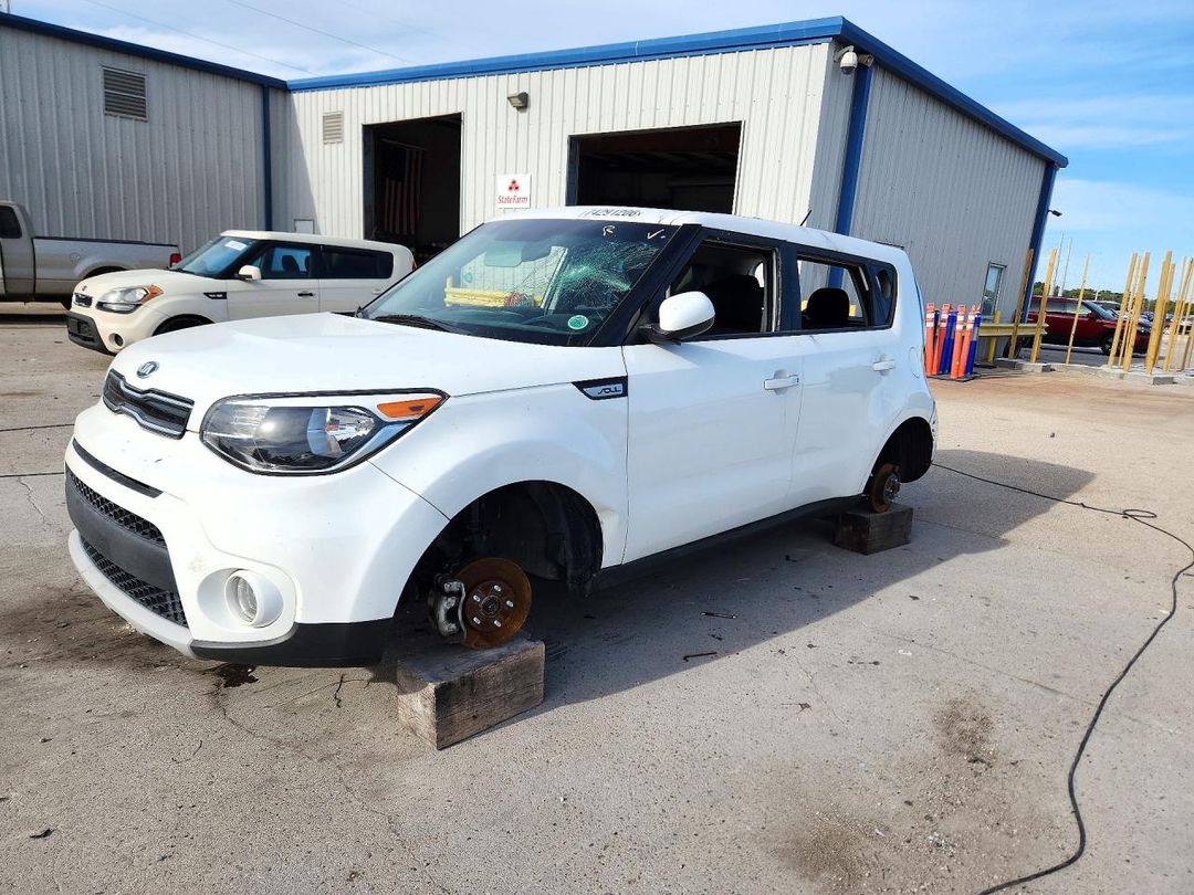 منظر 2019 KIA SOUL +، زاوية 1