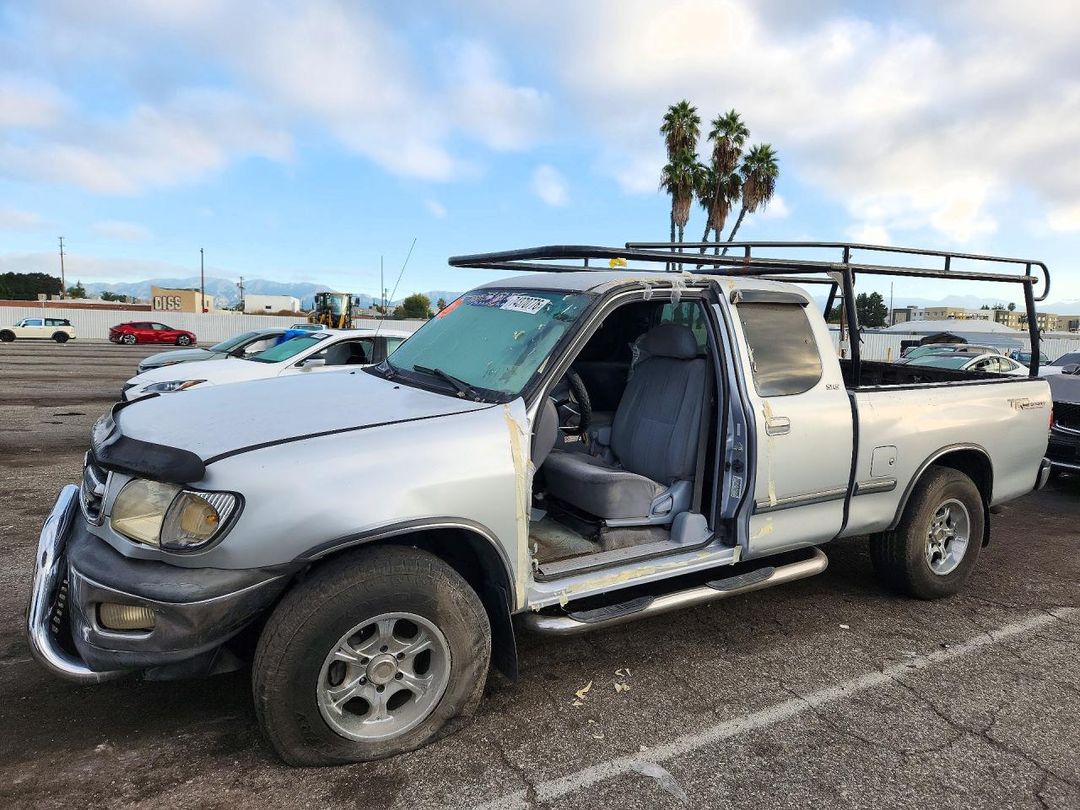 Vista de 2000 TOYOTA TUNDRA SR5, ángulo 1