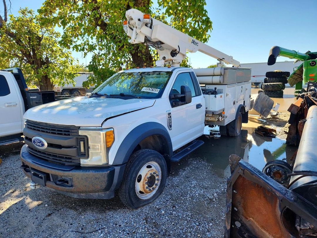 منظر 2017 FORD F450 SUPER DUTY BUCKET TRUCK، زاوية 1