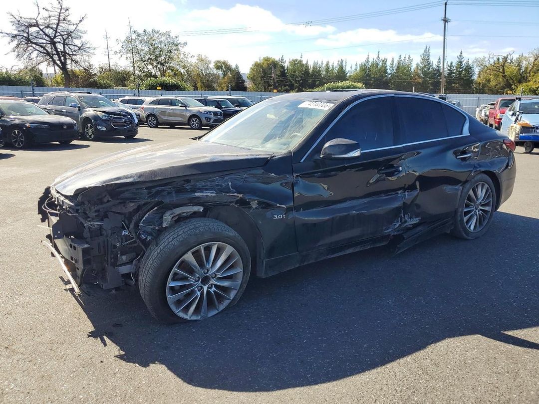 Вид 2018 INFINITI Q50 3.0T LUXE, угол 1