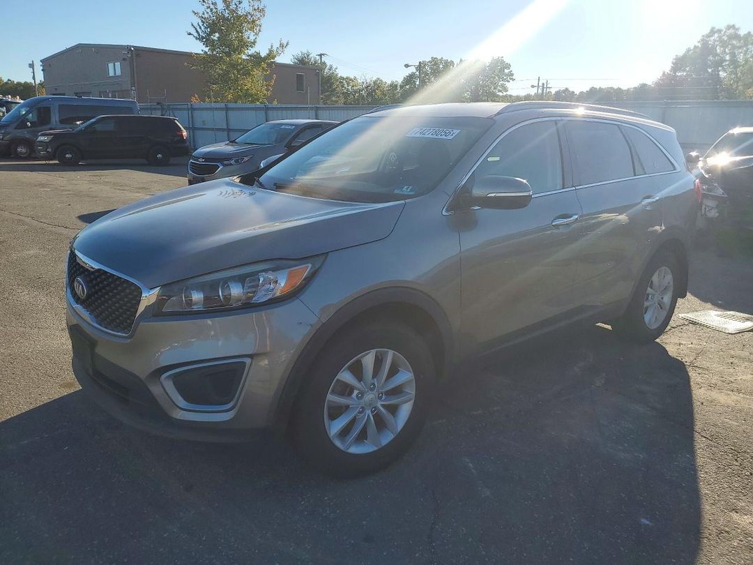 منظر 2018 KIA SORENTO LX، زاوية 1
