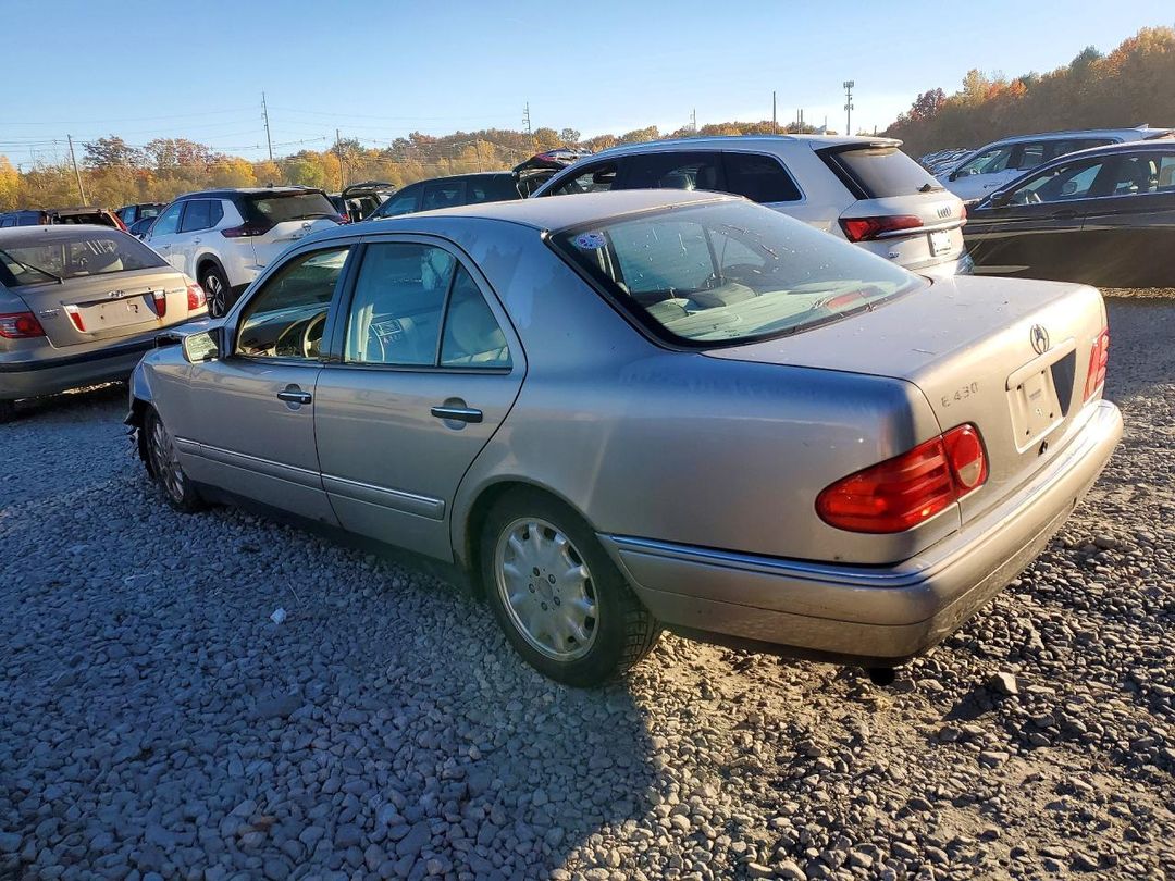 Vista de 1999 MERCEDES-BENZ E 430, ángulo 1
