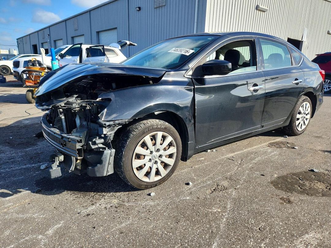 Vue de 2018 NISSAN SENTRA S, angle 1