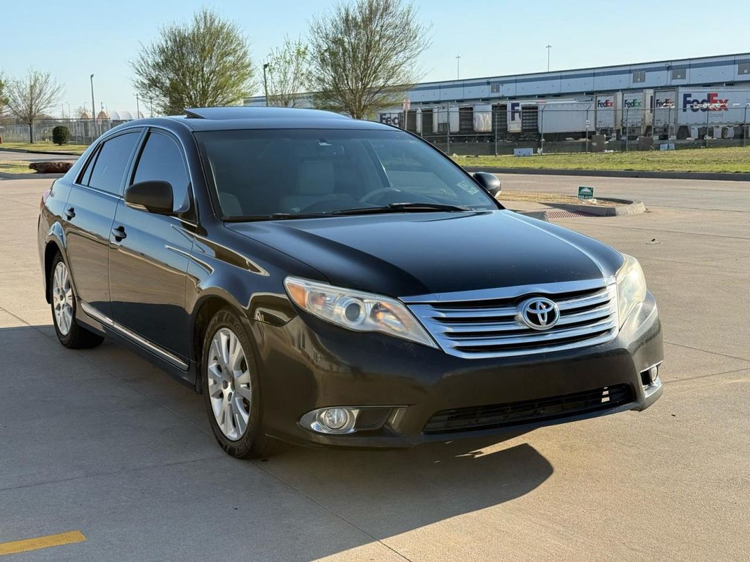 Vue de 2011 TOYOTA AVALON BASE, angle 1