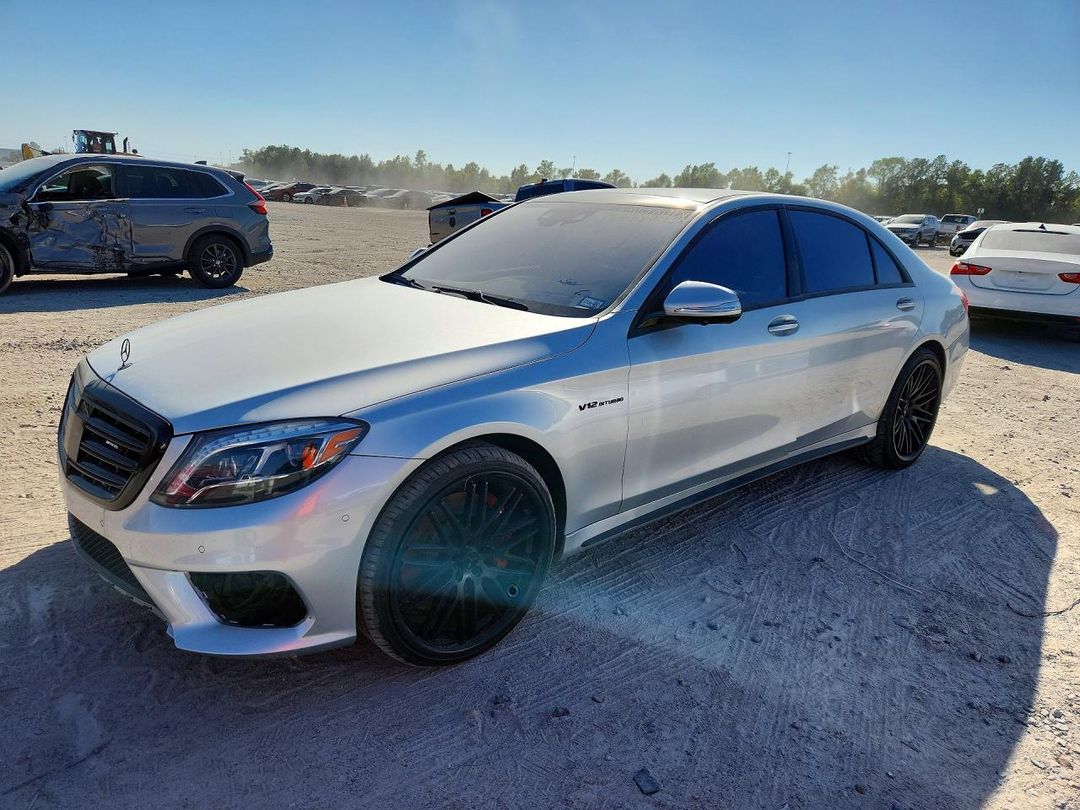 Vista de 2015 MERCEDES-BENZ S 65 AMG, ángulo 1